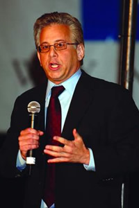 Steve Heimberg receiving WYNGS Benefactor Award